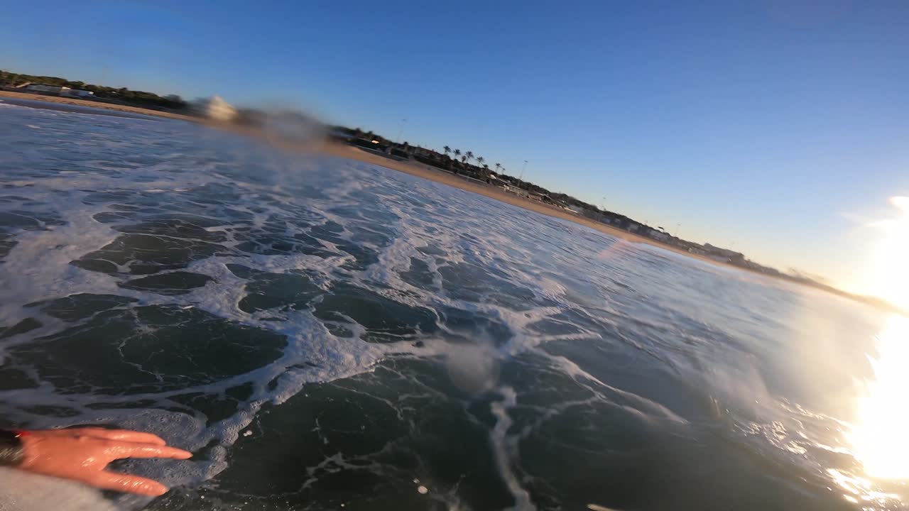포르투갈 최고의 파도가 있는 강하고 완벽한 라운드하우스: 카르카벨로스 해변