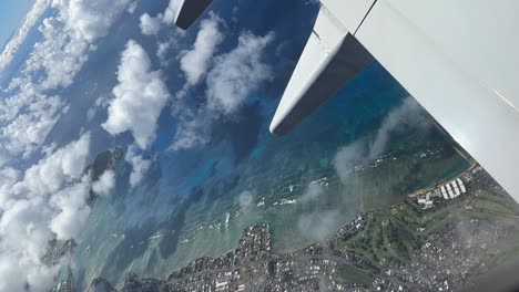 avión volando hacia oahu, hawai; pasajeros pov; vertical