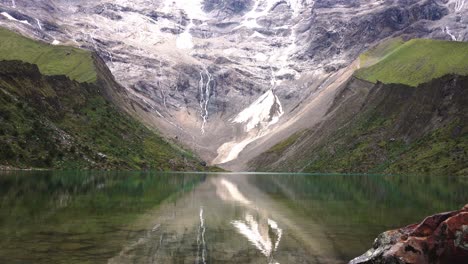 Scenic-View-At-Humantay-Lake-With-Salcantay-Mountain-In-Cusco,-Peru