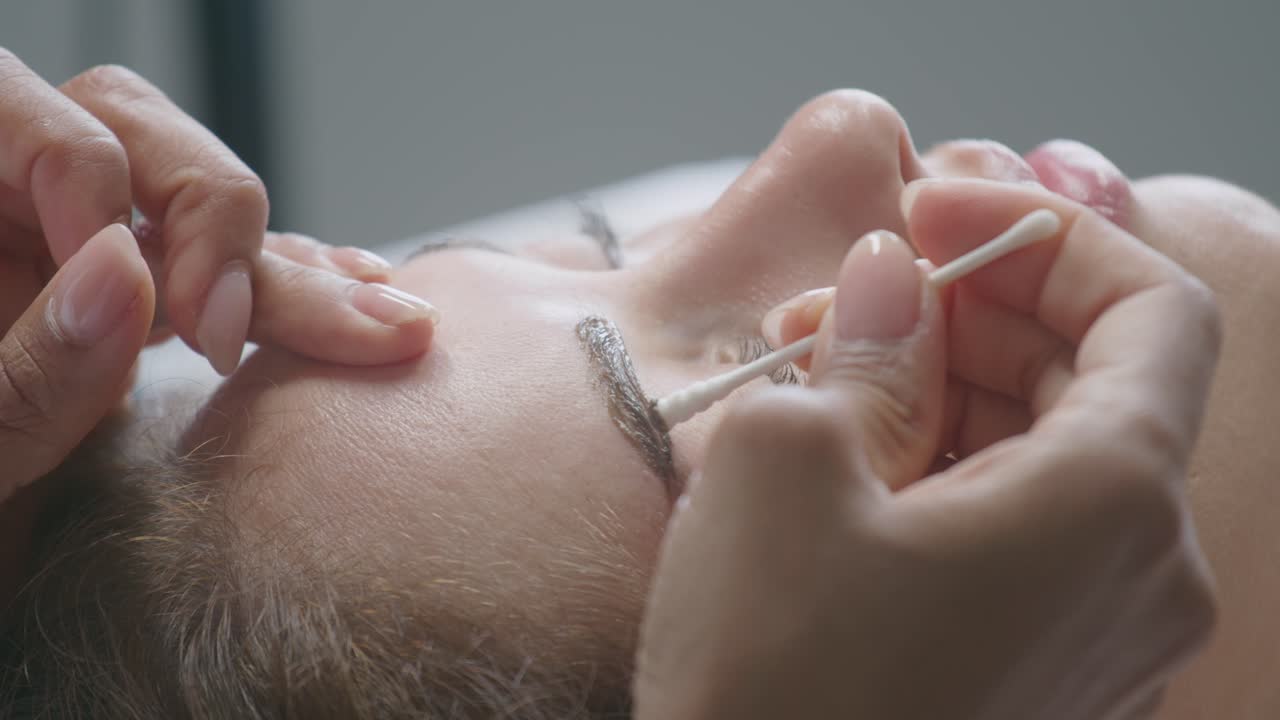 Facial treatment with cotton swabs