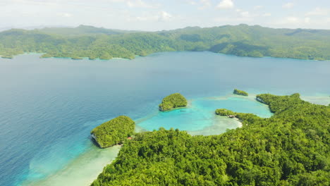 the-beautiful-Raja-Ampat-islands-in-Indonesia