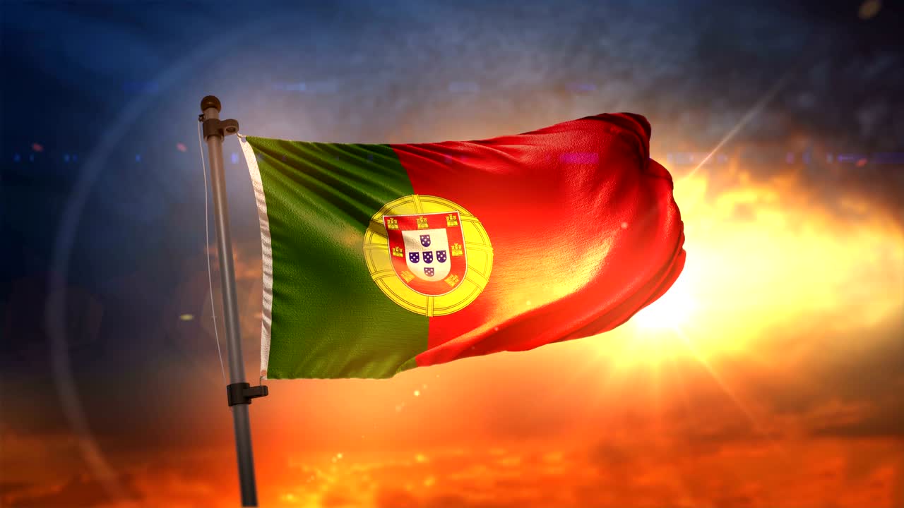 포르투갈의 발이 뒷빛으로 빛나는 아름다운 해가 뜨는 순환 속도 느린 모션 4k