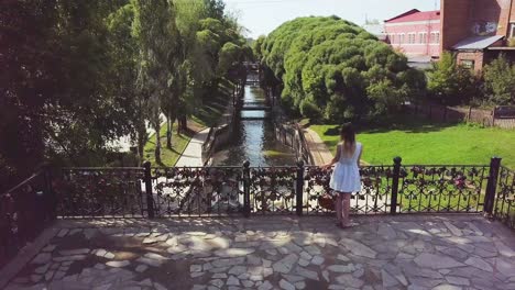 parque de canales en una ciudad