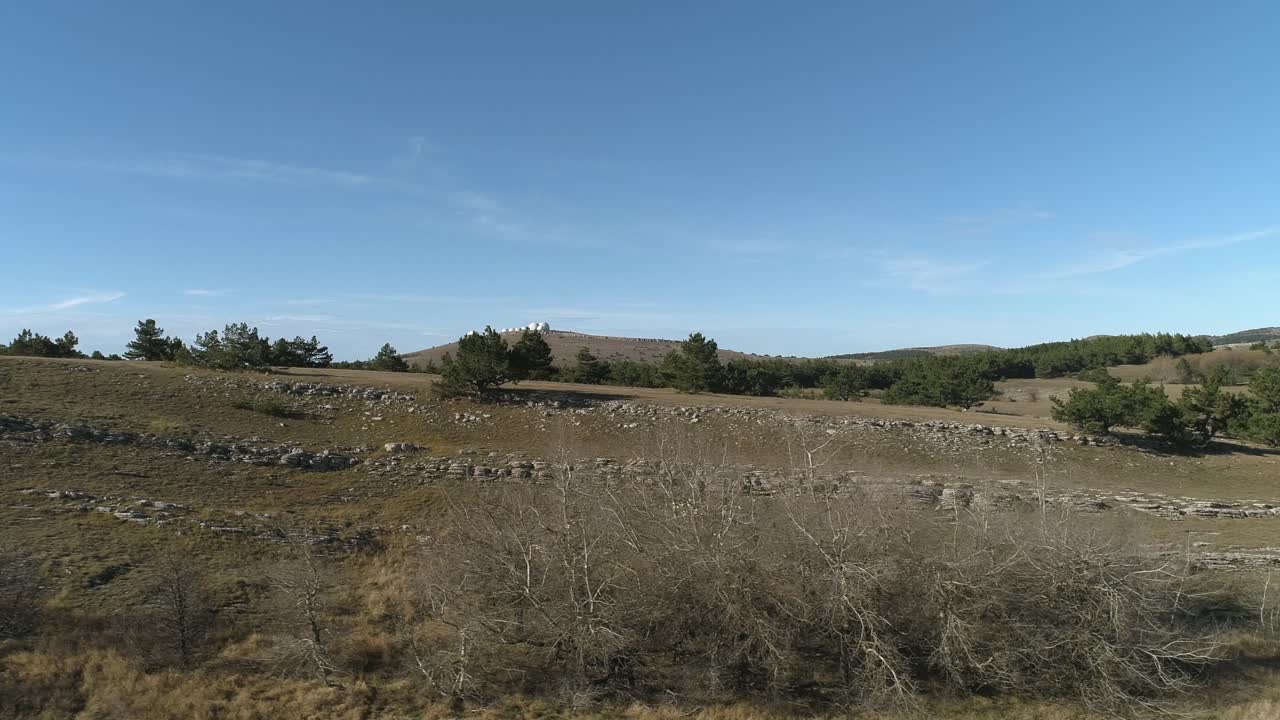 горный ландшафт с обсерваторией