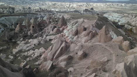 Erstaunliche-Hoodoos-Im-Tal-Von-Göreme-In-Kappadokien,-Türkei