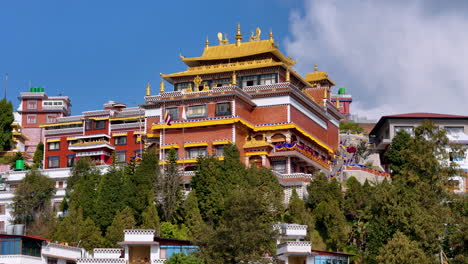 dhulikhel nepal consta de templo budista, monasterio namobuddha, edificios y estupas religión budista, colores vibrantes y un entorno pacífico de 4k