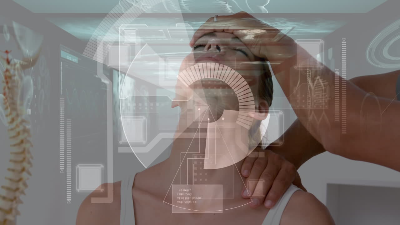 animación de procesamiento de datos médicos sobre mujer caucásica recibiendo un masaje de fisioterapeuta masculino
