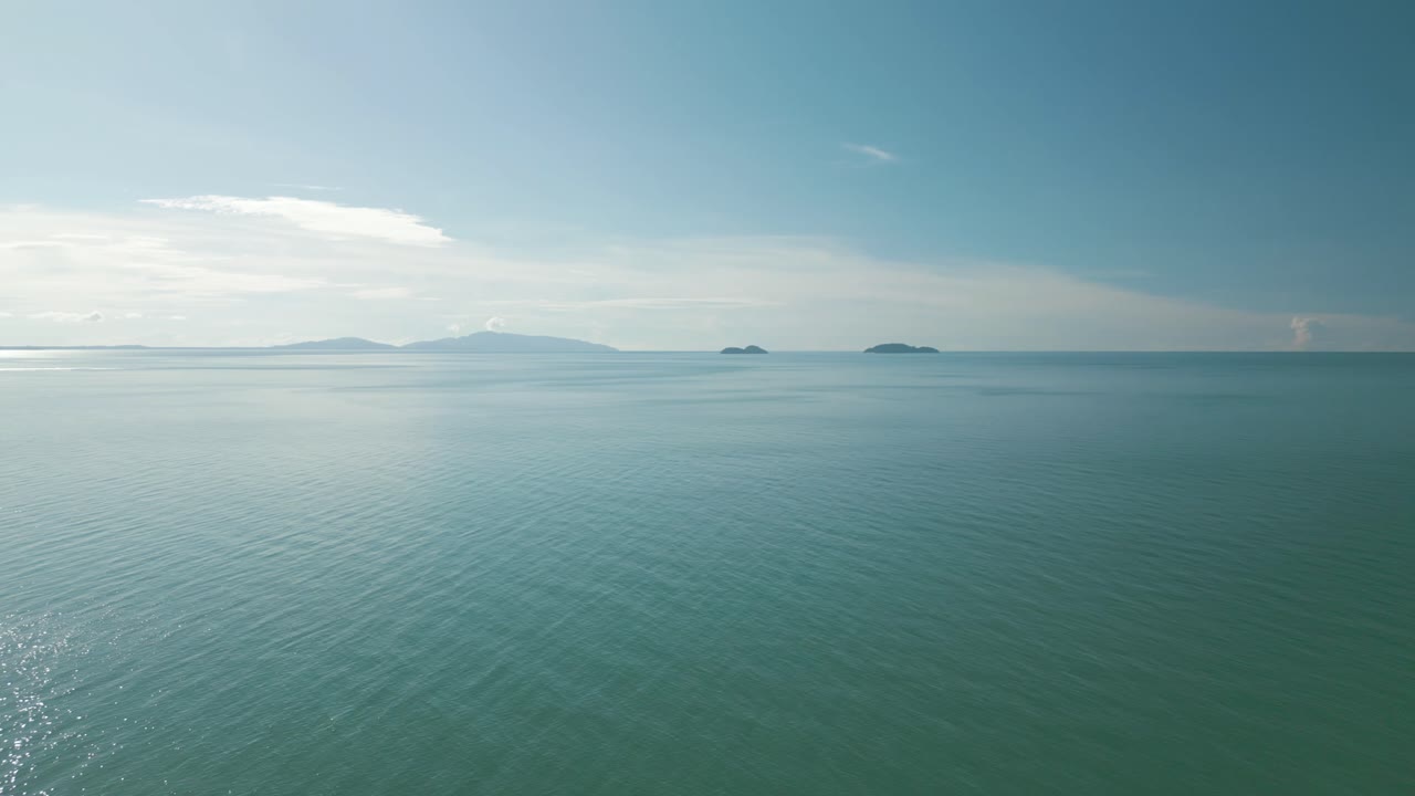 룬두 사라와크의 푸구 해변에서 아름다운 아리엘 여름 풍경