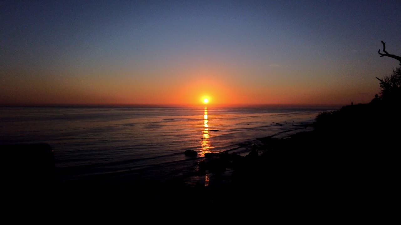 Time lapse of sun setting over the horizon at El Matador Beach, Visit California, ocean, sea