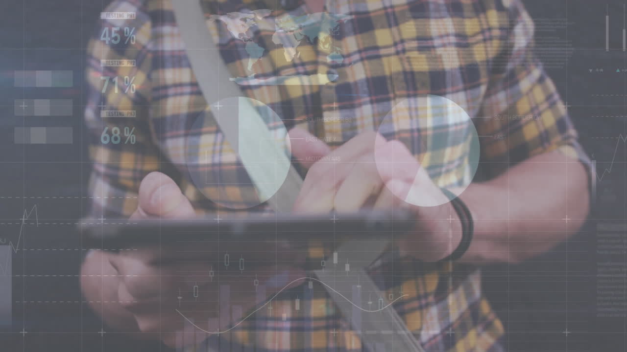 animación de procesamiento de datos financieros sobre hombre caucásico con tableta en el camino