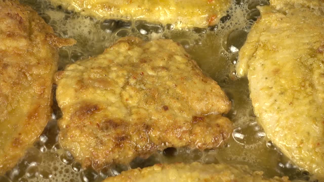 鋳鉄製フライパンでのチキンチョップ調理