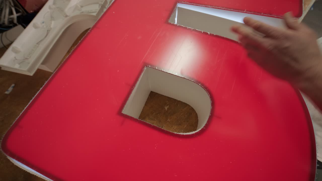 производство рекламных знаков на заводе