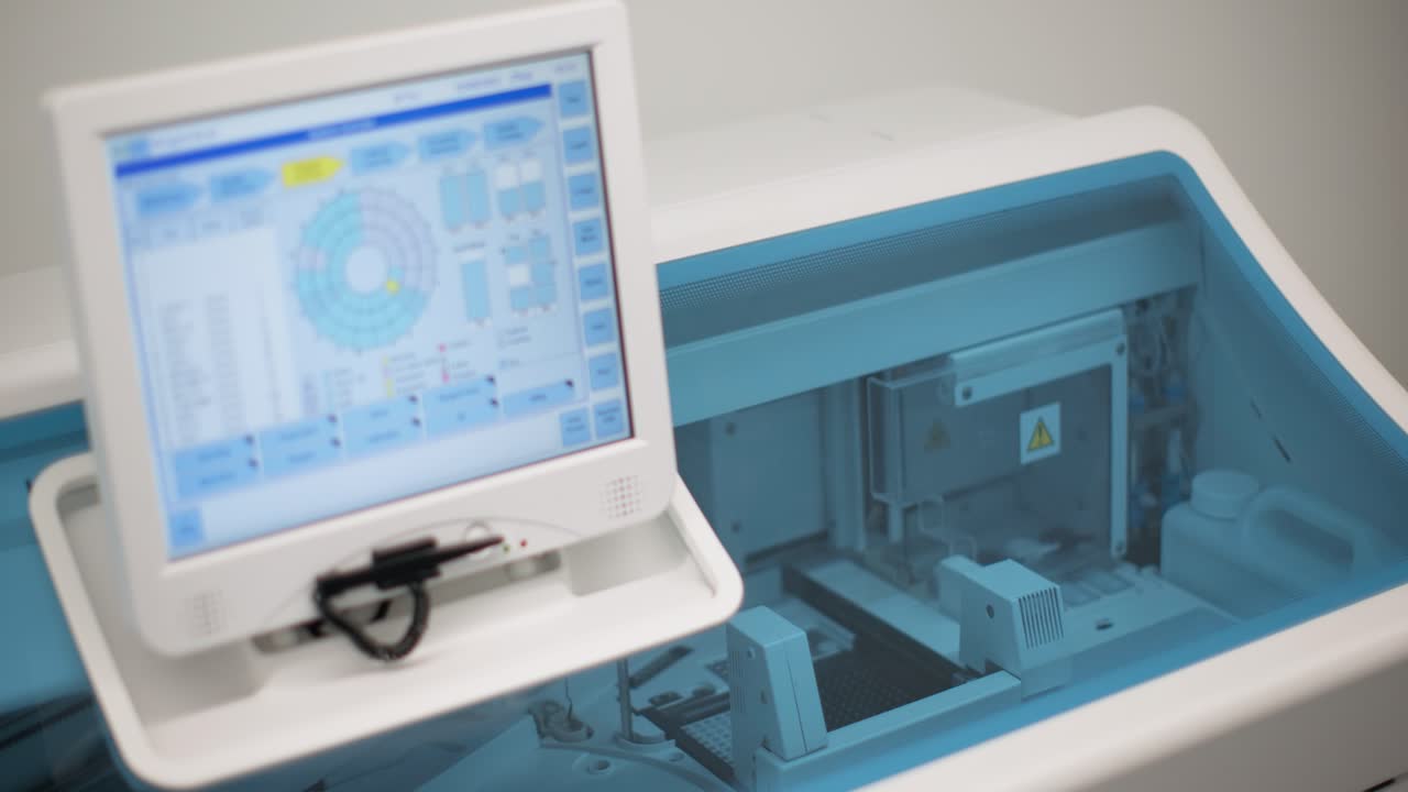 equipo médico en el trabajo en un laboratorio clínico