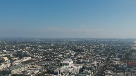 Afternoon-sightseeing-drone-view-near-the-Pacific-Coast-Highway,-Santa-Monica-Beach,-California