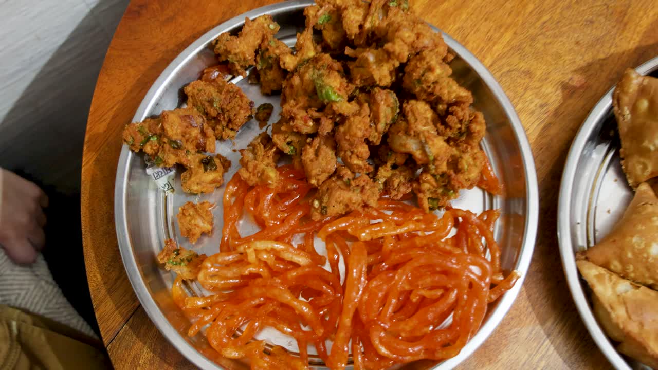 indian street food jalebi with pakode at indoor