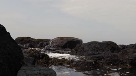 Irische-See-Am-Strand-An-Der-Irischen-Nordküste,-County-Antrim