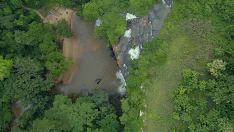 sitio turístico de las cascadas de boti en ghana, áfrica