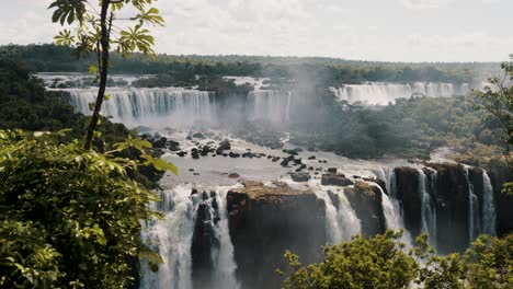 Pintorescas-Cataratas-Del-Iguazú-En-Brasil---Disparo-Con-Drones