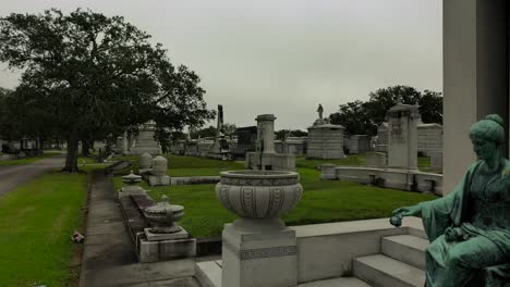 Revelando-Un-Viejo-Cementerio-De-Nueva-Orleans