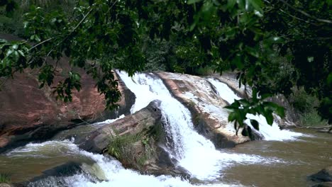 Schöner-Wasserfall-In-Zeitlupe-1