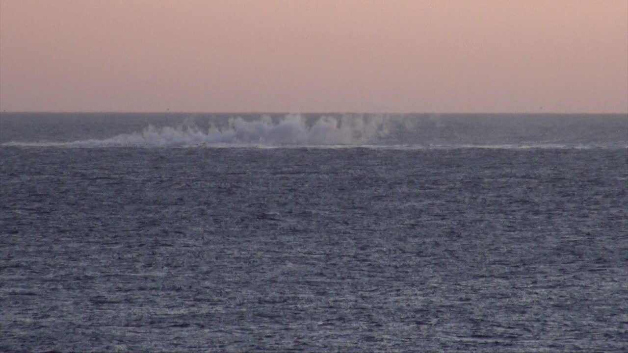 해가 지거나 해가 뜨면 바다에서 폭발