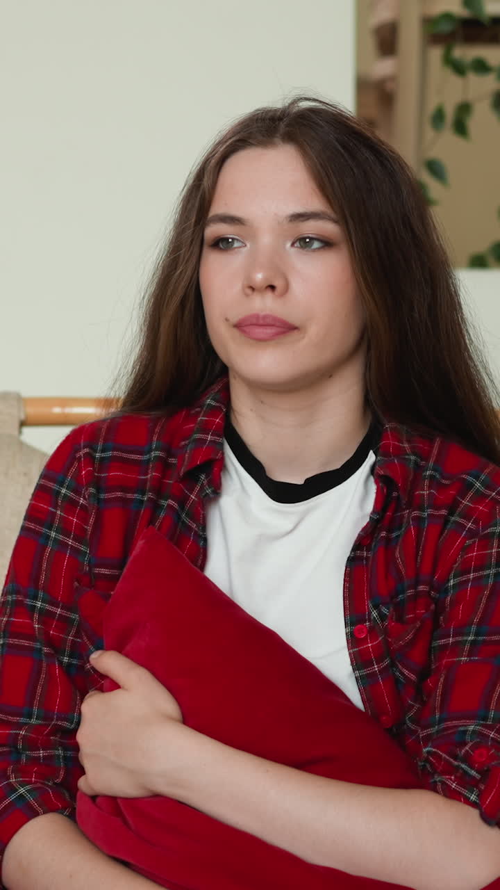 una mujer envuelta en la agonía de la depresión. una mujer se involucra en una lucha implacable con las intrincadas complejidades del mundo emocional. los matices del estado emocional