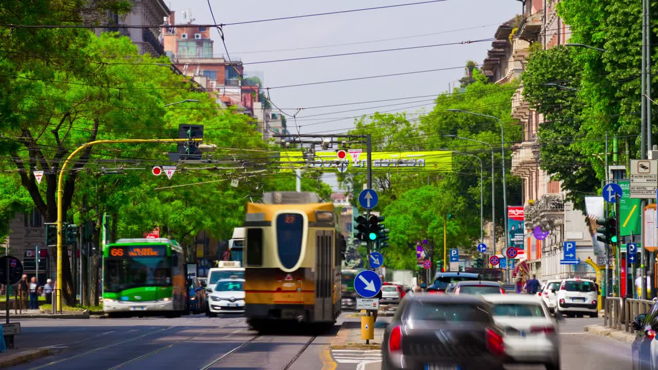 이탈리아 밀라노 시, 은 날, 트램 교통, 거리 파노라마, 4k 타임스