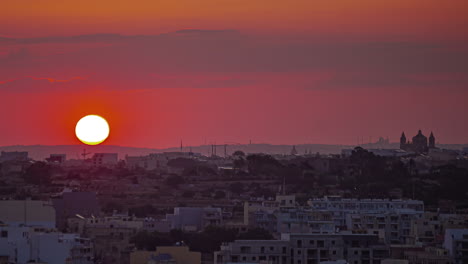 Hermoso-Amanecer-Naranja-Sobre-La-Ciudad-De-Rabat-En-La-Región-Norte-De-Malta