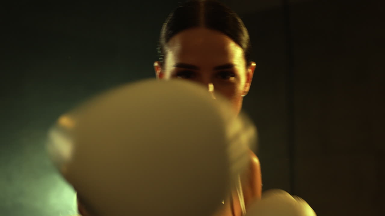 sesión de entrenamiento de boxeo femenino