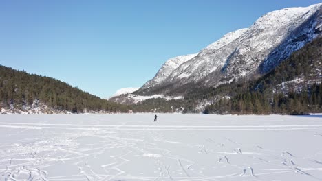 Marathon-Eislauftraining-In-Stamneshella,-Norwegen