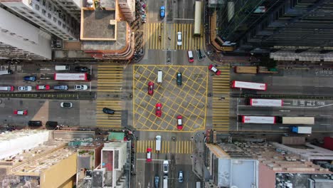 Edificios-Del-Centro-De-Hong-Kong,-Paso-De-Peatones-Y-Tráfico,-Vista-Aérea-A-Gran-Altura