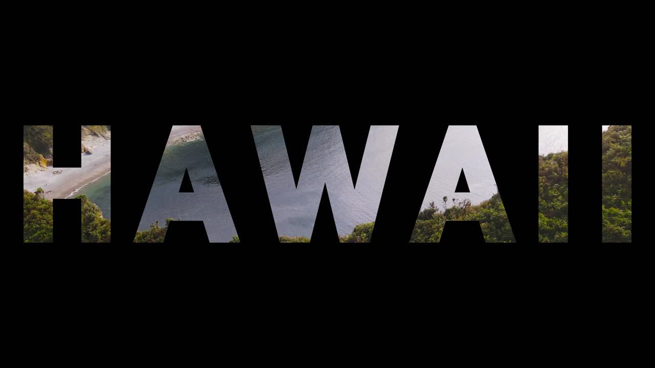 하와이를 표기하는 그래픽으로  ⁇ 인 바다와 함께 섬 해안선의 드론  ⁇