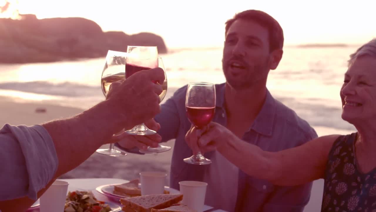 행복한 대가족 식사