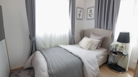 stylish and trendy bedroom decoration with the good natural light