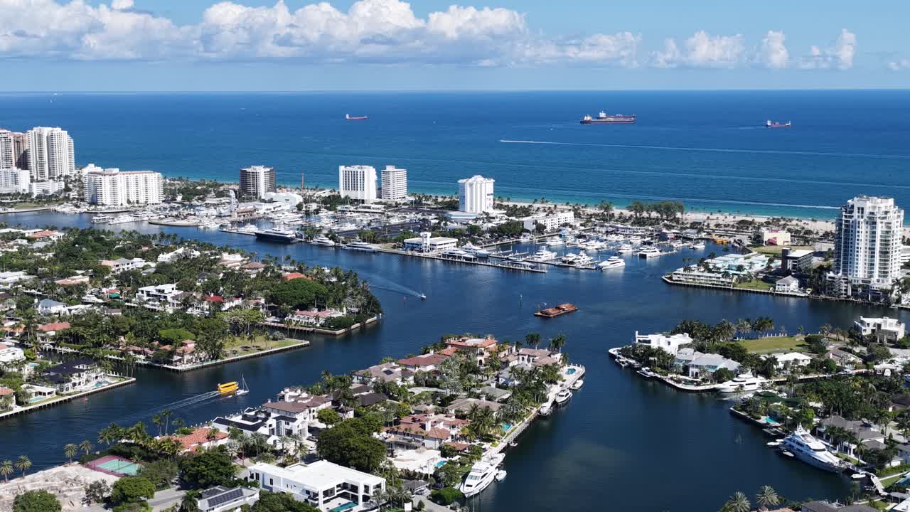 Skyline di Fort Lauderdale a Fort Lauderdale, in Florida, Stati Uniti. Splendido paesaggio urbano. Paesaggio costiero. Grattacieli. Skyline di Fort Lauderdale in Florida, Stati Uniti. Sfondo naturale