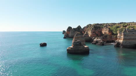 volar sobre la costa atlántica esmeralda del algarve
