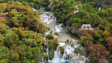 Un-Dron-Captura-Las-Cascadas-De-Krka-Con-Un-Detalle-Asombroso