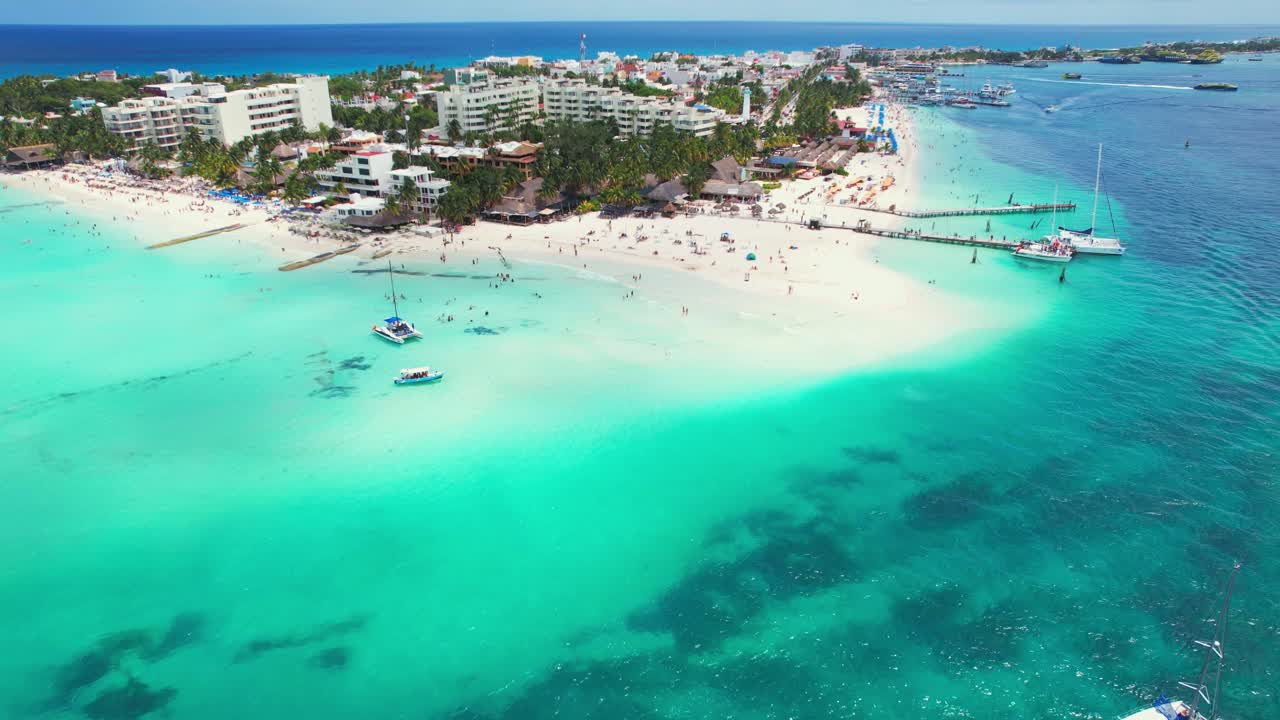 해변 휴양지 playa norte, isla mujeres, 열대 멕시코 관광지, 4k 드론