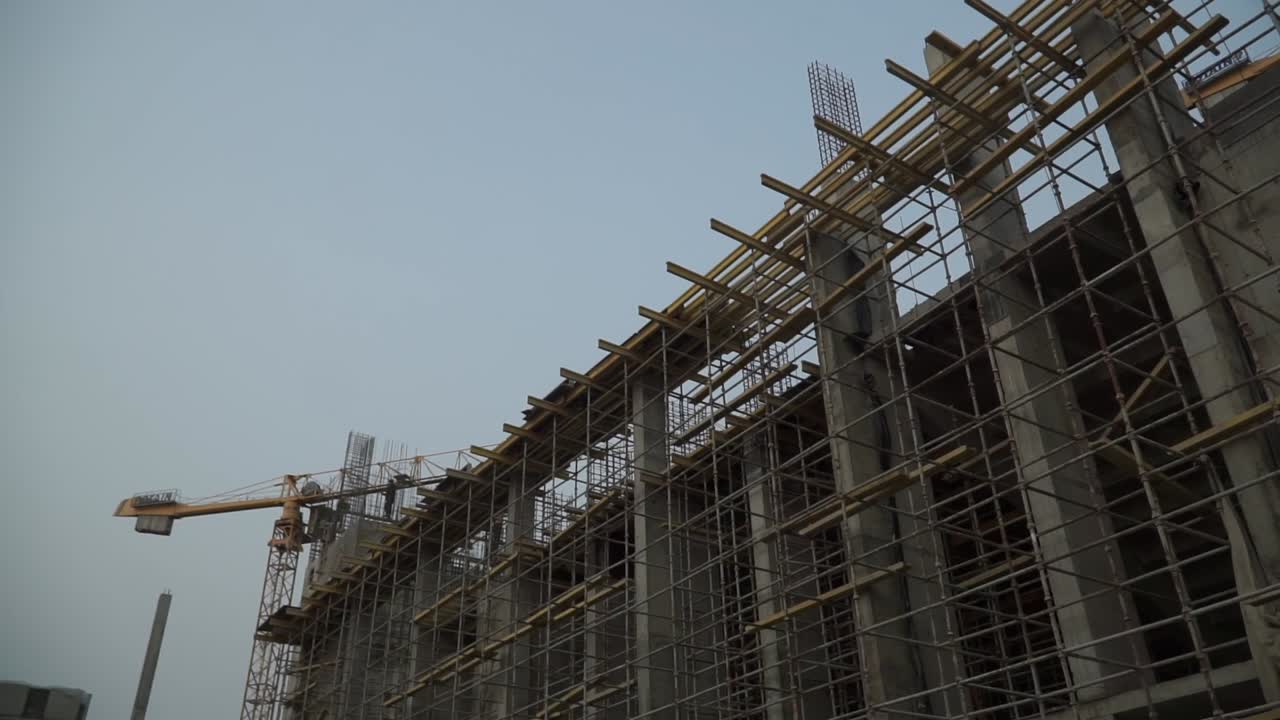 sitio de construcción de un edificio en construcción