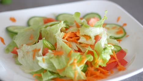 ensalada de atún con verduras