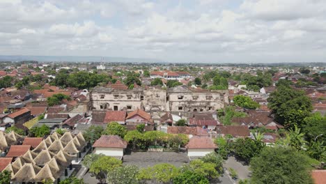 Vista-Aérea-De-Los-Edificios-Históricos-De-Pulo-Kenanga