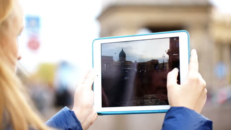 Woman-taking-pictures-of-Kazan-Cathedral-with-her-pad