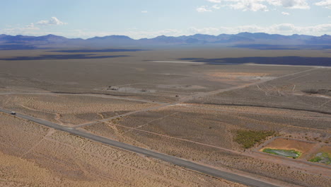 Die-Straße-Kurz-Vor-Dem-Betreten-Des-Death-Valley-In-Nevada