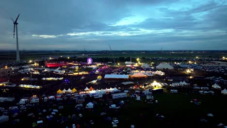 lebhafte atmosphäre beim jährlichen nova-rock-festival auf den pannonia-feldern ii in nickelsdorf, österreich