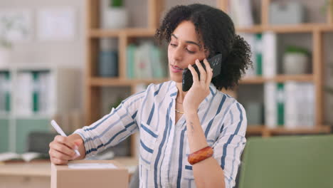 llamada, mujer o teléfono con escritura para ventas