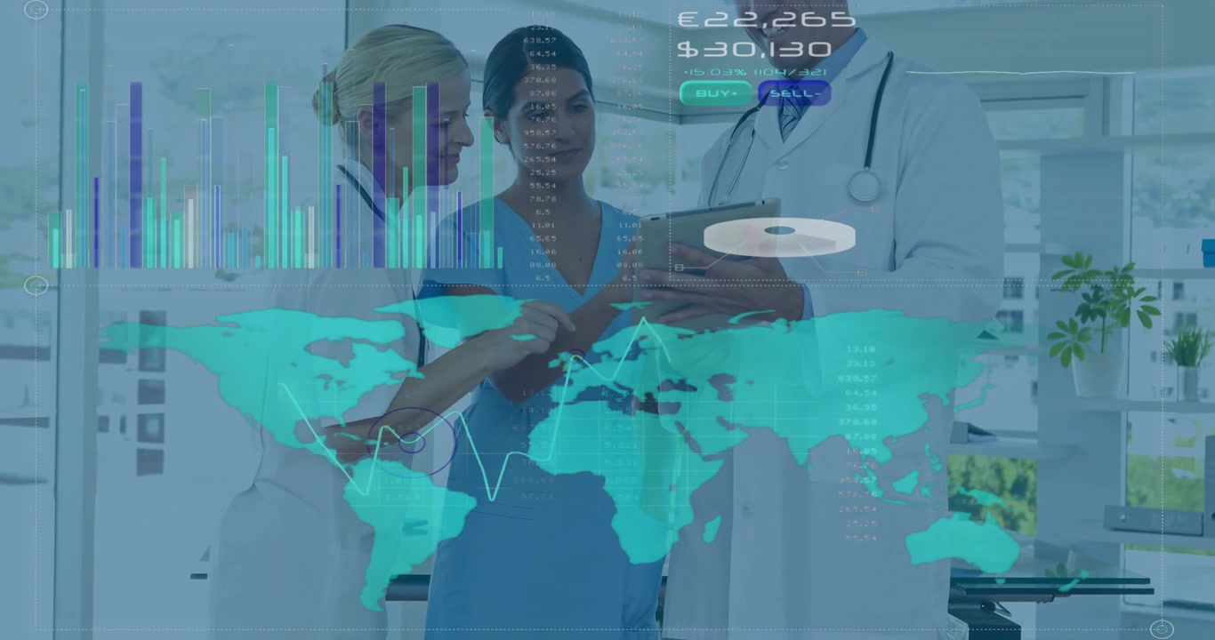 Equipe médica tocando tablet e apontando gráficos de mapa-múndi holográfico enquanto atualiza dados cambiais.