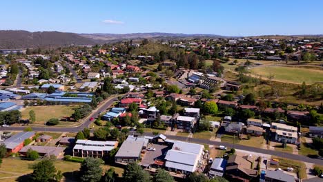 Popular-Alpine-Town-On-The-Shores-Of-Lake-Jindabyne-In-New-South-Wales,-Australia