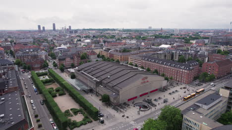 Forum-building-seen-from-above,-surrounded-by-city-life,-buildings,-and-cars