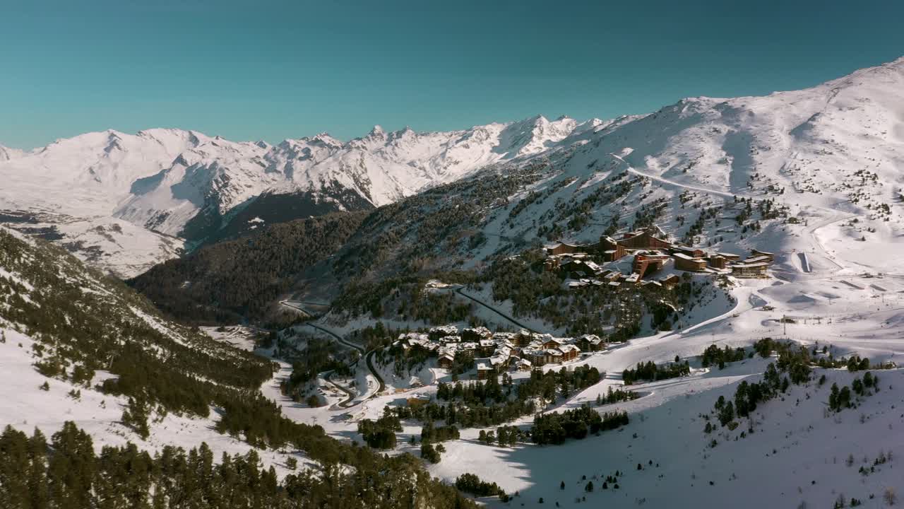 Stazione sciistica invernale di Les Arcs, vista aerea