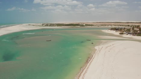 Kitesurfen-In-Der-Lagune-Von-Tatajuba-Im-Norden-Brasiliens